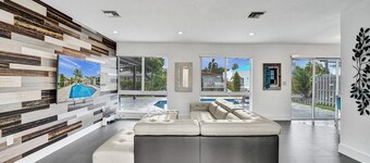 Sandy"s Sunshine Oasis <br>Beach Pool Boat Doc Pets Cruise Hardrock Airport