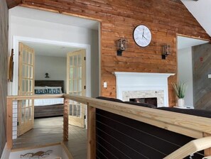 3 bedrooms, desk, iron/ironing board, free WiFi - Waterfront Lake house near Gillette Stadium and central to Boston and Providence (Wrentham)