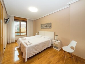 4 bedrooms, iron/ironing board, free WiFi, bed sheets