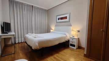 4 habitaciones, tabla de planchar con plancha y wifi gratis