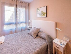 1 slaapkamer, een strijkplank/strijkijzer, gratis wifi, beddengoed