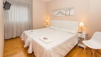 2 dormitorios, tabla de planchar con plancha, wifi gratis y ropa de cama