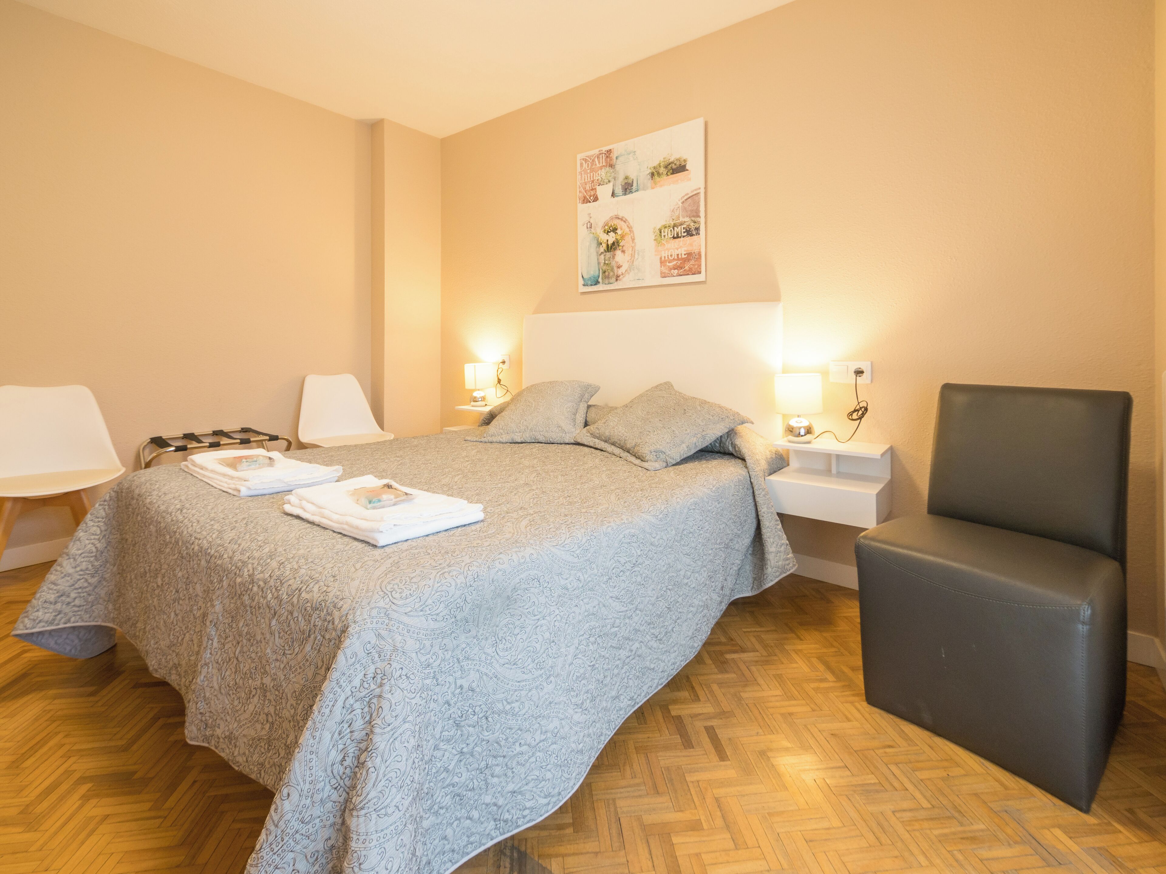 3 slaapkamers, een strijkplank/strijkijzer, gratis wifi, beddengoed