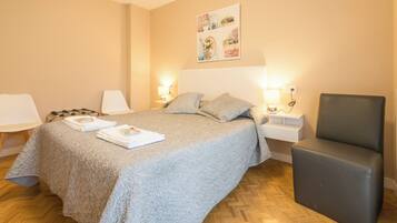 3 slaapkamers, een strijkplank/strijkijzer, gratis wifi, beddengoed