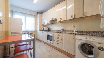 Fridge, microwave, oven, coffee/tea maker