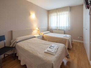 3 habitaciones, tabla de planchar con plancha y wifi gratis 