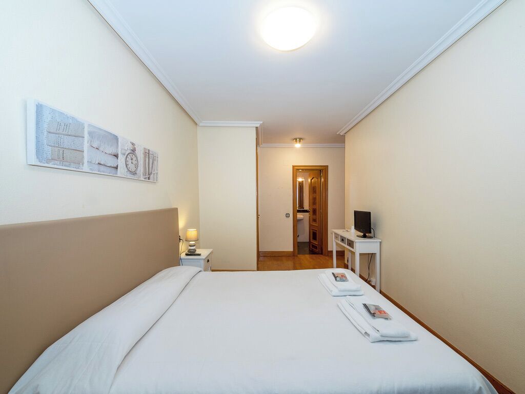 2 slaapkamers, een strijkplank/strijkijzer, gratis wifi, beddengoed