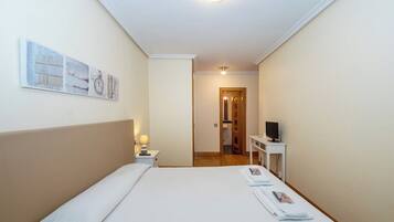 2 slaapkamers, een strijkplank/strijkijzer, gratis wifi, beddengoed