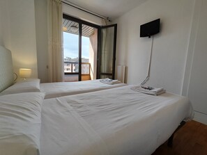 4 Schlafzimmer, BĂŒgeleisen/BĂŒgelbrett, kostenloses WLAN, BettwĂ€sche