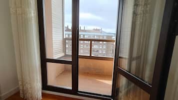 4 slaapkamers, een strijkplank/strijkijzer, gratis wifi, beddengoed