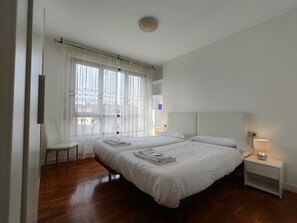 4 Schlafzimmer, BĂŒgeleisen/BĂŒgelbrett, kostenloses WLAN, BettwĂ€sche