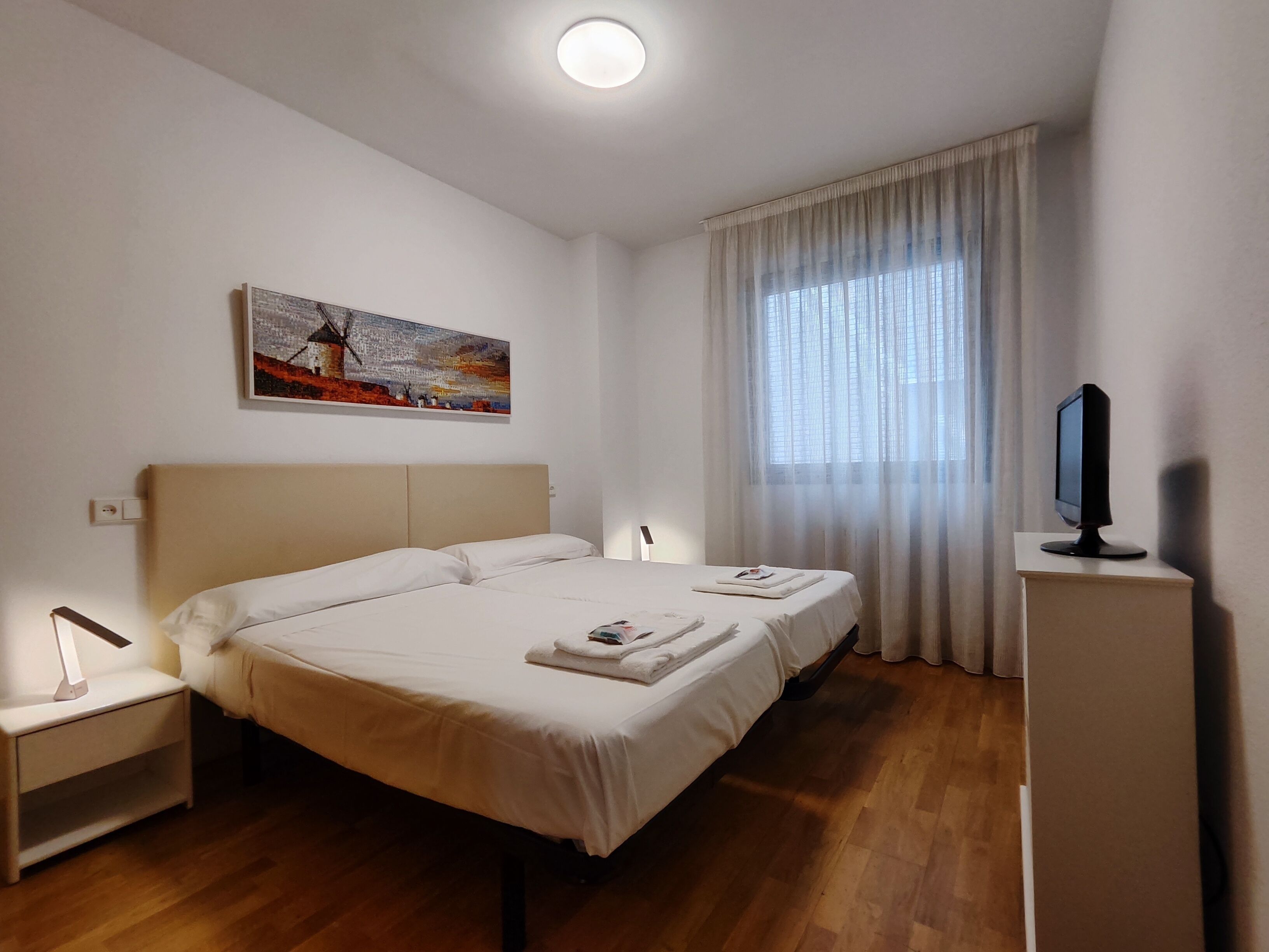 4 habitaciones, tabla de planchar con plancha y wifi gratis 