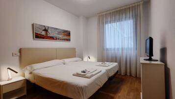 4 bedrooms, iron/ironing board, free WiFi, bed sheets