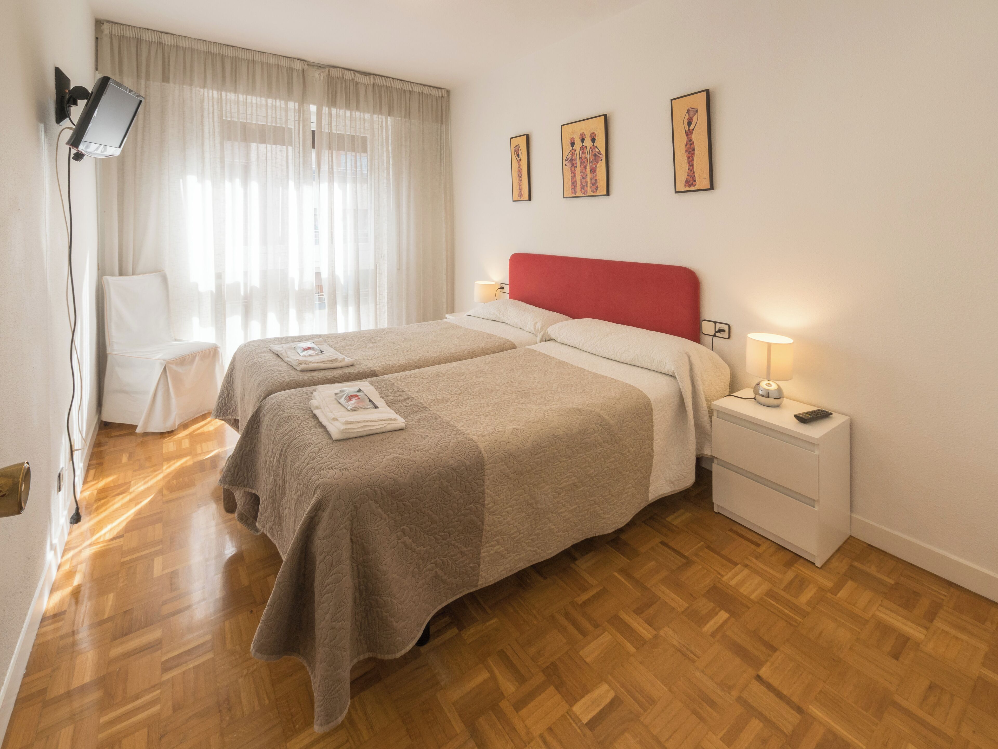 1 slaapkamer, een strijkplank/strijkijzer, gratis wifi, beddengoed