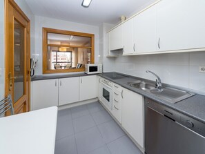 Réfrigérateur, micro-ondes, four, lave-vaisselle