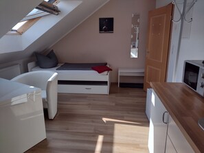 Basic-Doppelzimmer zur Einzelnutzung, Nichtraucher | Allergikerbettwaren, Schreibtisch, Bettwäsche
