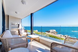 Three Bed Penthouse 2nd floor 302 | Balcony view - Esplanade Hermanus (Hermanus)