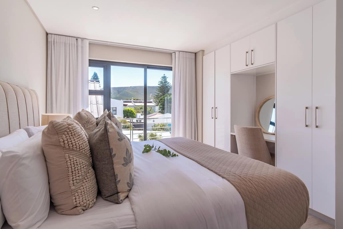 Three Bed Sea View First Floor 206