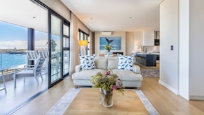 Penthouse Classique, balcon, vue océan | Salle de séjour