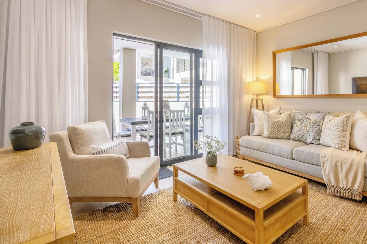 Two Bed Pool Terrace Superior 108 | Coin séjour