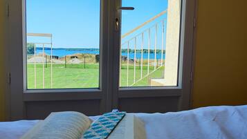 3 bedrooms, iron/ironing board, travel cot, free WiFi