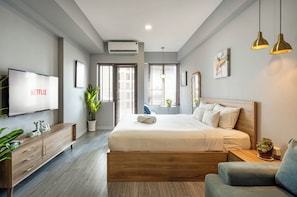 Habitación doble superior, 1 cama Queen size, balcón | Ropa de cama de alta calidad, edredón y camas con efecto memoria 