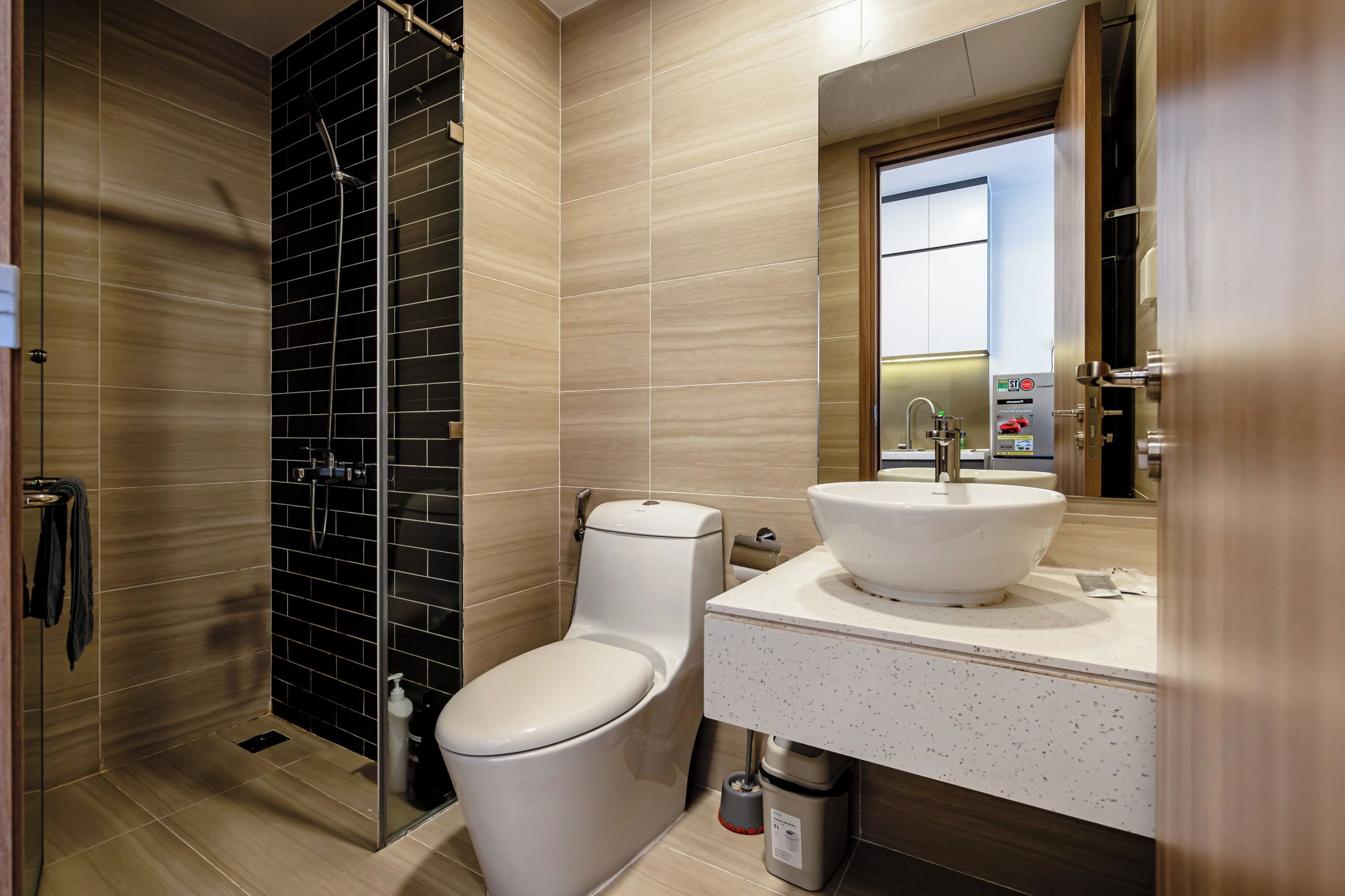 Superior Double Room, 1 Queen Bed, Balcony | Bathroom | Shower, designer toiletries, hair dryer, slippers