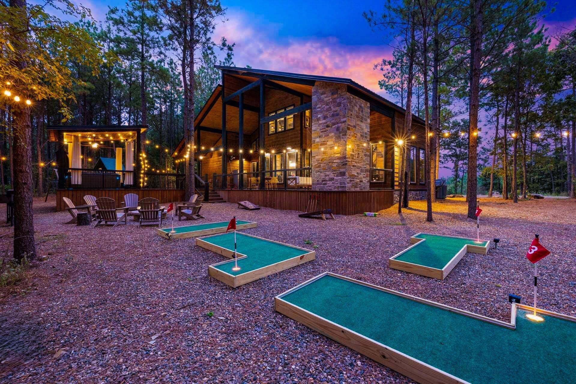 4BR | Pool Table, Playset, Putt Putt, Sleeps 16