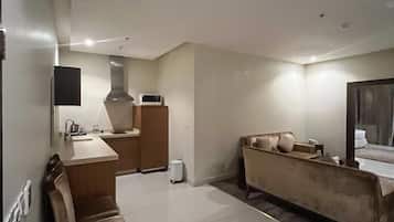 2 bedrooms, premium bedding, pillow-top beds, in-room safe