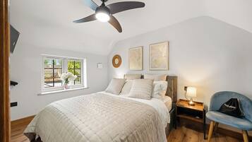 4 slaapkamers, een strijkplank/strijkijzer, gratis wifi, beddengoed