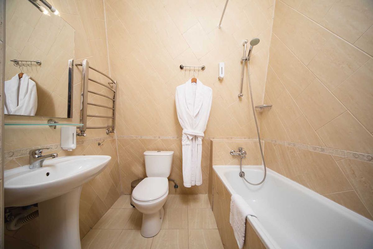 Standard Double Room | Bathroom