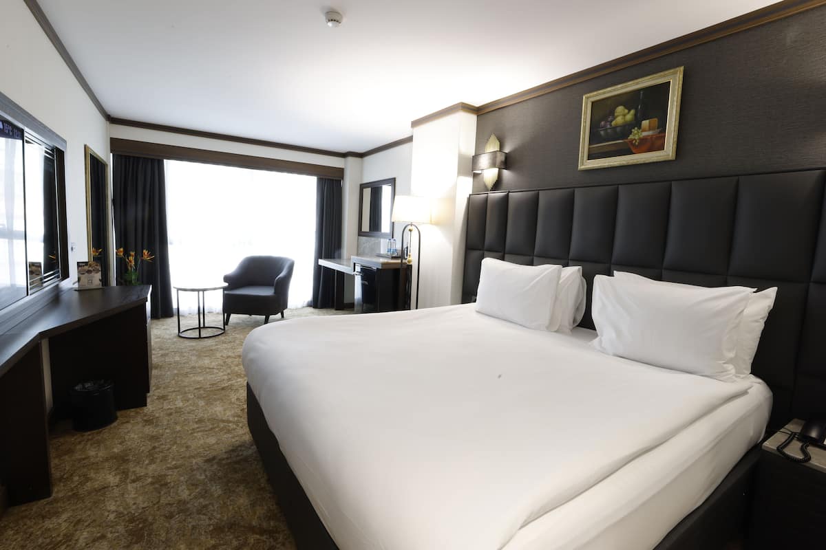 1 bedroom, minibar, in-room safe, desk