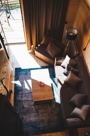 Cottage tiện nghi đơn giản | Khu phòng khách