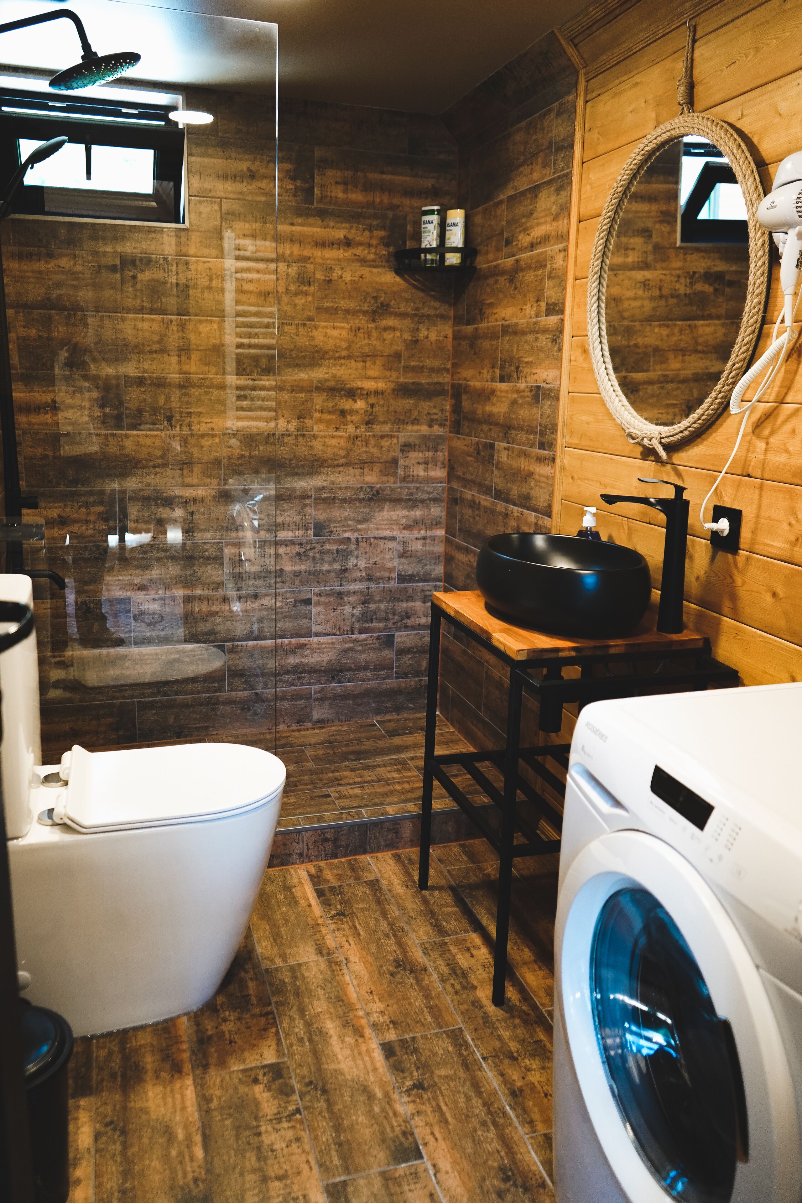 Savon, shampooing, papier de toilette