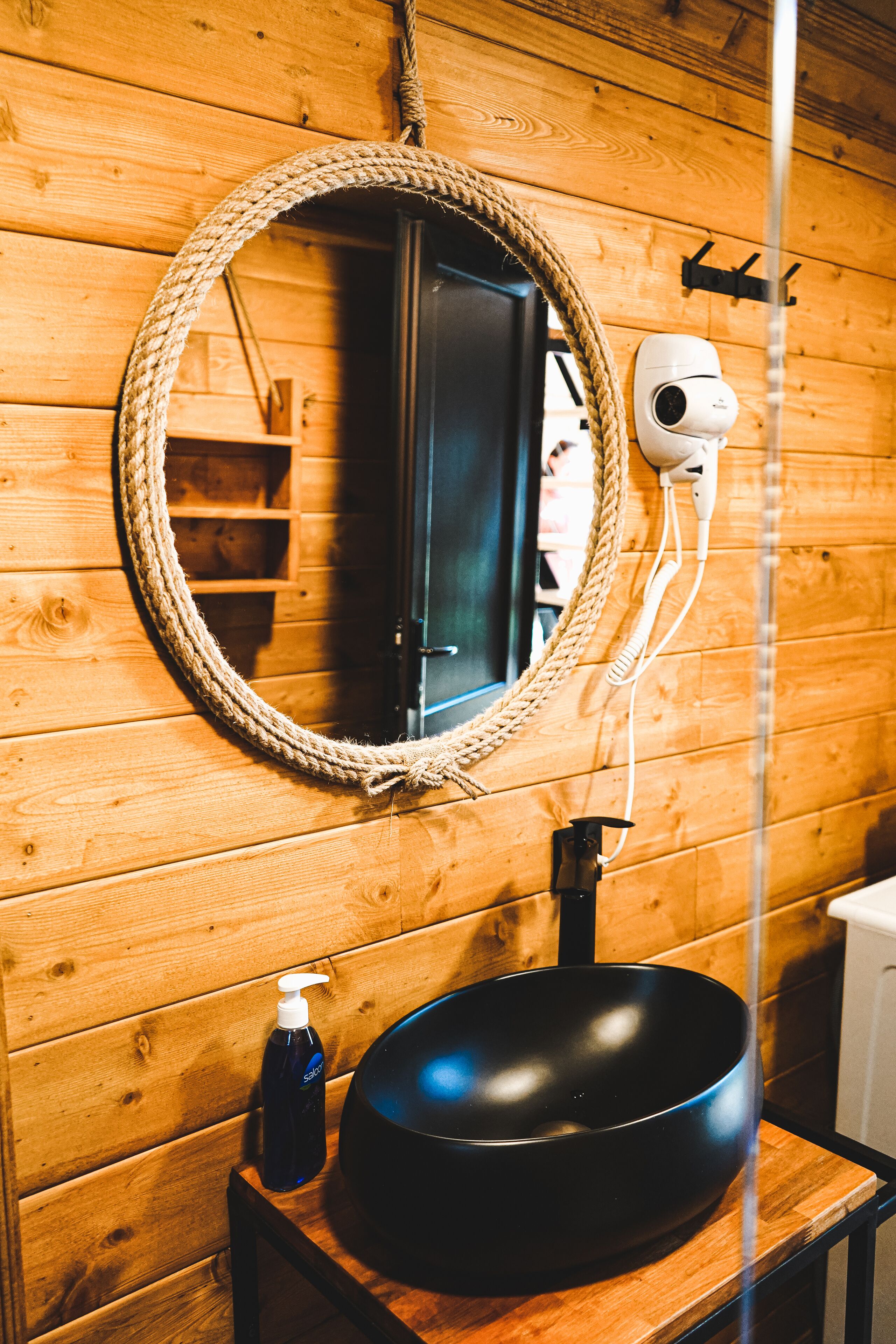 كوخ مريح | حمام | صابون، شامبو، ورق حمّام