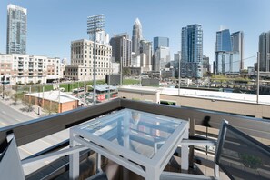 Room - Luxury Serviced Apartment in Uptown CLT (Charlotte)