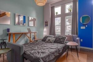 A bedroom with a bed, a desk, a chair, and a window with blinds. - Apartment 10 Min Walk to Epicenter with Wifi (Charlotte)