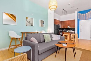 Apartment | 1 bedroom - One Bedroom Apartment -10 Min Walk to Epicentre Wifi (Charlotte)