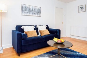 TV, offices - Free Parking 1 Bedroom Flat | Sleeps 4 @ Abingdon (Oxford)