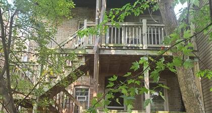 Cozy private bedroom within shared space in Woodlawn,15 minutes from everything!