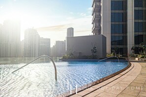 Outdoor pool - LUX 52 42 Deluxe Marina view suite (Dubai)