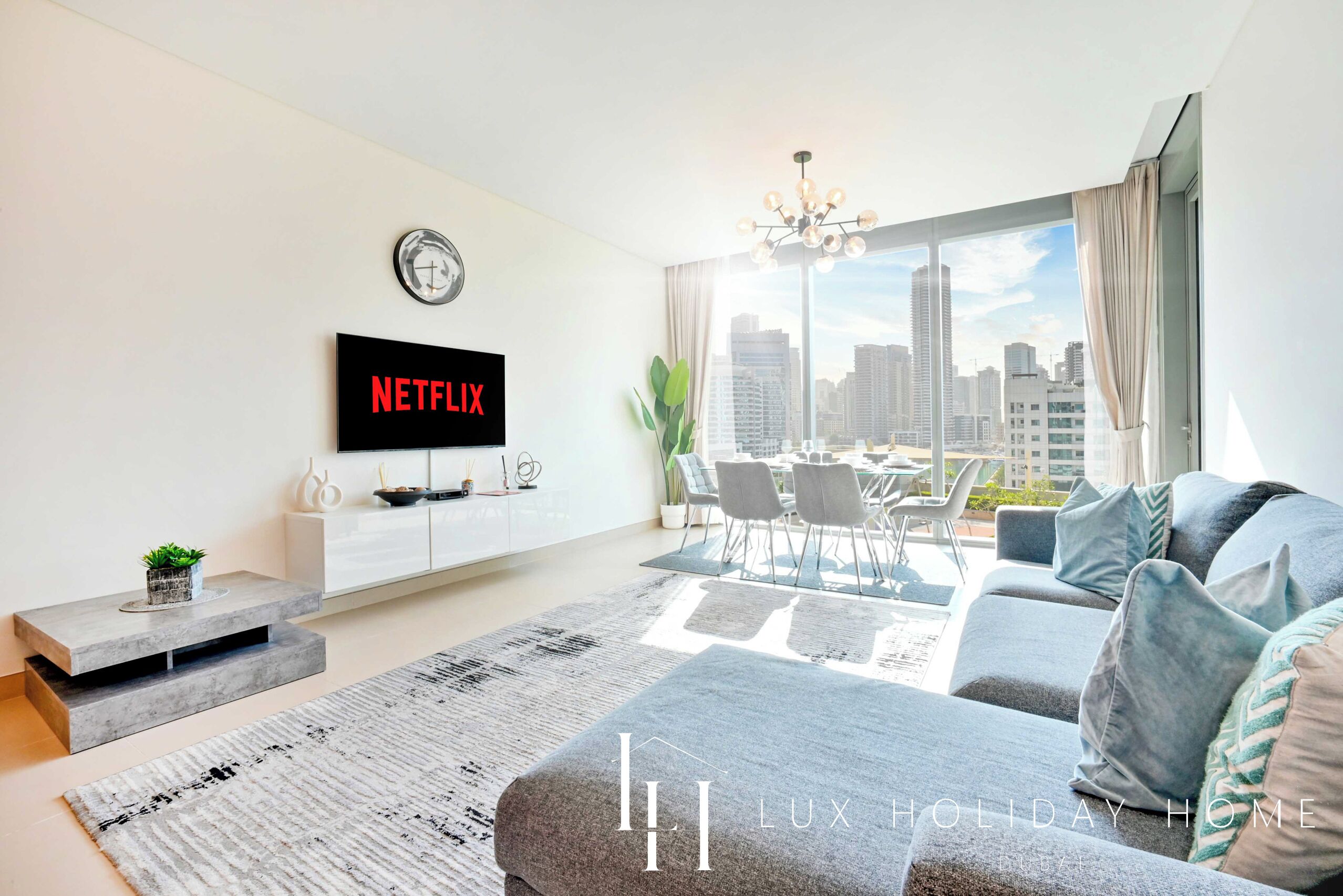 Apartment | Living area | Flat-screen TV