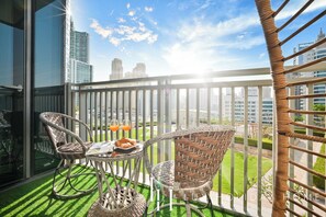 Apartment | Balcony - LUX 52 42 Deluxe Marina view suite (Dubai)