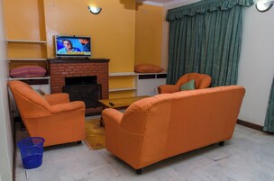 Executive Suite | In-room safe, desk, free WiFi, bed sheets