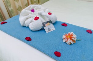 Standard Room | In-room safe, desk, free WiFi, bed sheets