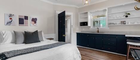 1 bedroom, iron/ironing board, bed sheets