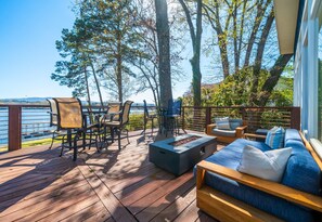 Property grounds - Modern Lakefront Escape | Private Dock | Hot Tub (Hot Springs)