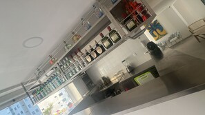 بار على حمام السباحة