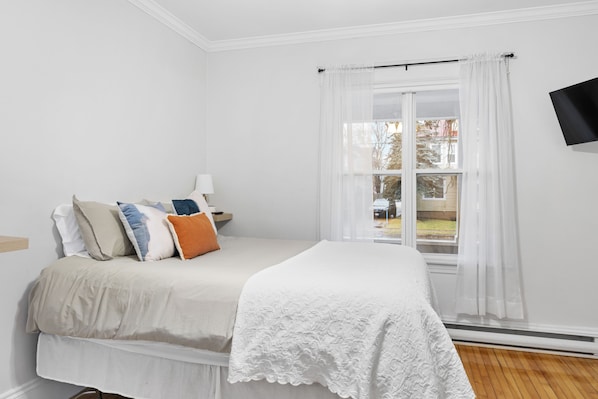 1 bedroom, bed sheets