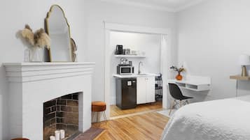 1 bedroom, bed sheets